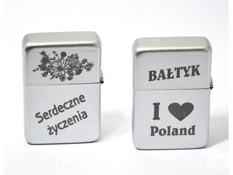 2929215 zapalniczki-benzynowe-srebrne-matowe-z-grawerem-Serdeczne-życzenia-Bałtyk-I-love-Poland.jpg