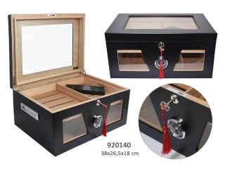 Cigar humidor box for 100 cigars