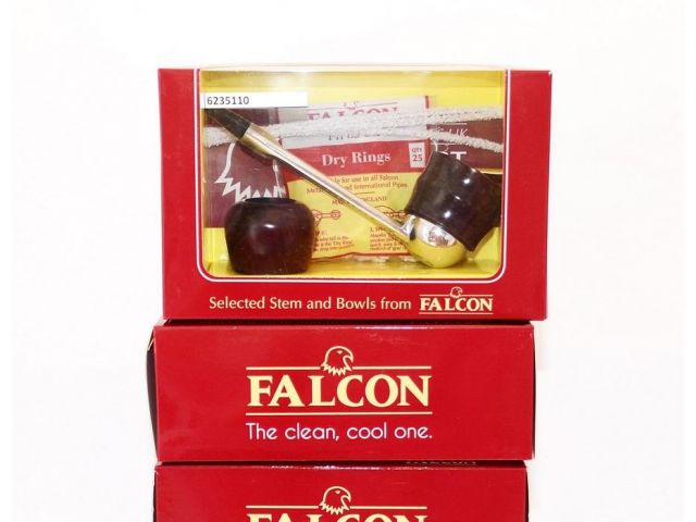 6235110 fajka-Falcon-srebrny-prosty-cybuch-dwie-brązowe-gładkie-główki-pudełko.jpg
