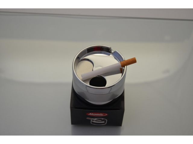 popielniczka-papierosowa-0211101-zamykana-metal-plastik-srebrna-8-cm_11385.jpg