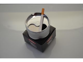 popielniczka-papierosowa-0211101-zamykana-metal-plastik-srebrna-8-cm_11382.jpg