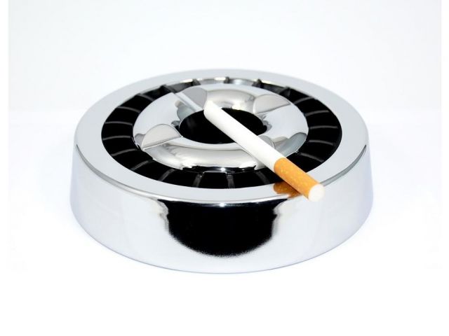 02150 popielniczka-papierosowa-srebrna-okrągła-metal-plastik.jpg
