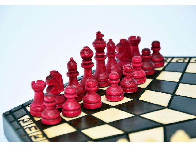 3164 szachy-pionki-czerwone-Madoń.jpg