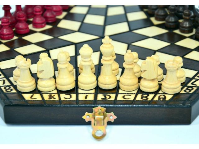 3164 szachy-pionki-białe-Madoń.jpg