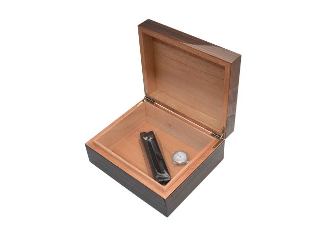 09441-HUMIDOR-box-for-cigars.jpg