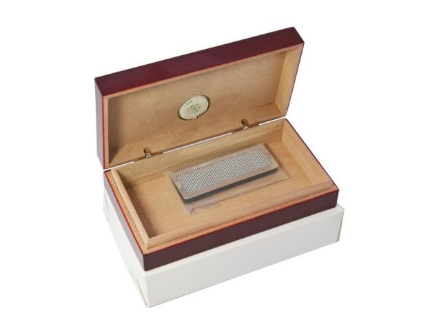 09425-humidor-small-red-open-on-the-box.jpg